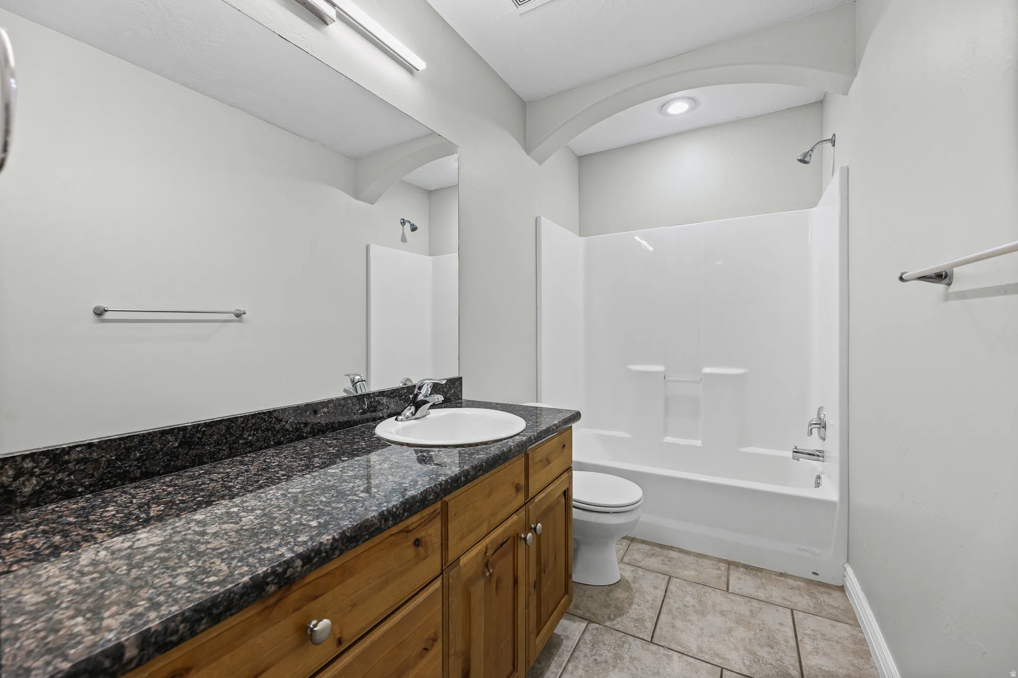Large 2nd Bath on 2nd Floor
