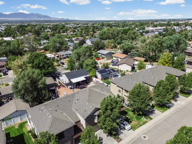 Easy Access to Shopping, Recreation, Restaurants, Entertainment, Public Transportation, Freeways and Canyons