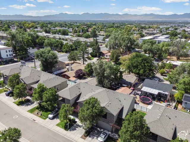 Easy Access to Shopping, Recreation, Restaurants, Entertainment, Public Transportation, Freeways and Canyons