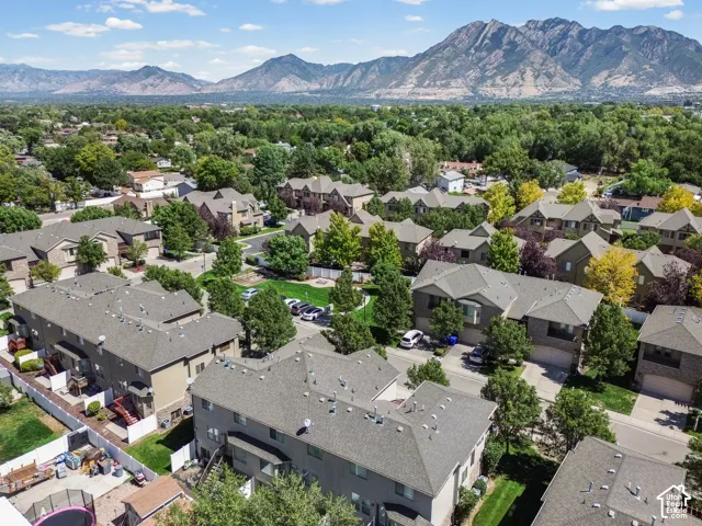 Easy Access to Shopping, Recreation, Restaurants, Entertainment, Public Transportation, Freeways and Canyons