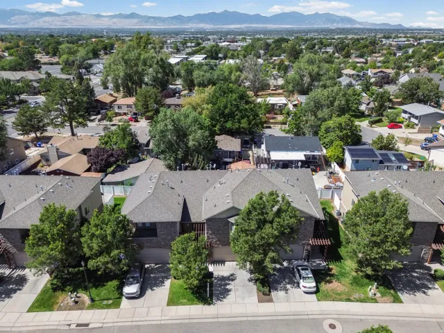 Easy Access to Shopping, Recreation, Restaurants, Entertainment, Public Transportation, Freeways and Canyons
