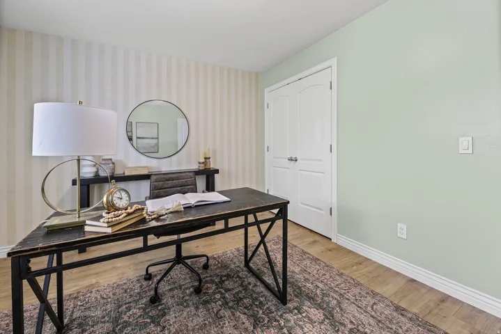 2nd Bedroom or Office - Nice Size.