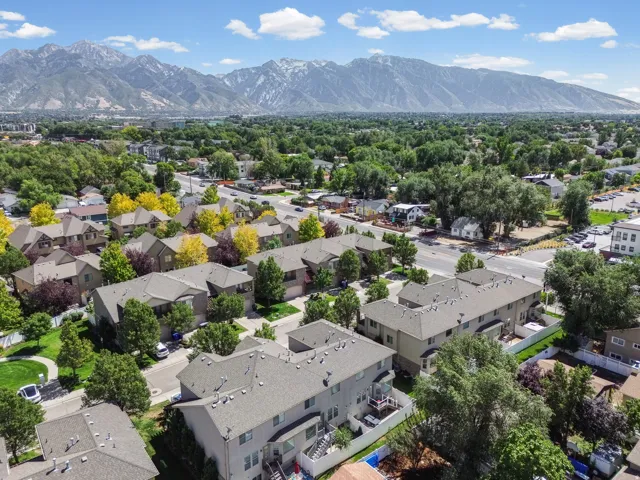 Easy Access to Shopping, Recreation, Restaurants, Entertainment, Public Transportation, Freeways and Canyons