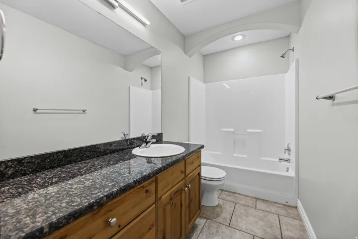 Large 2nd Bath on 2nd Floor