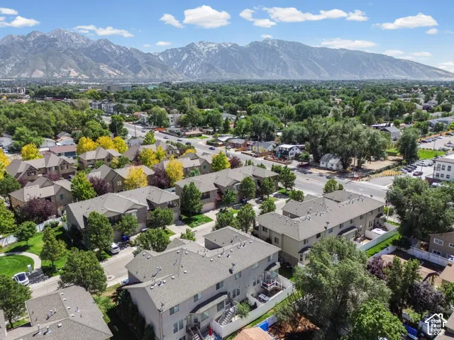 Easy Access to Shopping, Recreation, Restaurants, Entertainment, Public Transportation, Freeways and Canyons