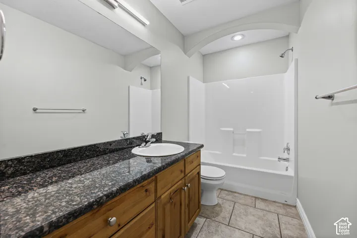 Large 2nd Bath on 2nd Floor