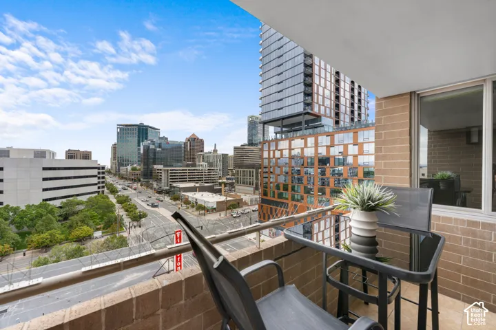 Private outdoor balcony with priceless downtown SLC views!