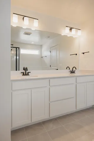 Dual vanity featuring white shaker cabinetry