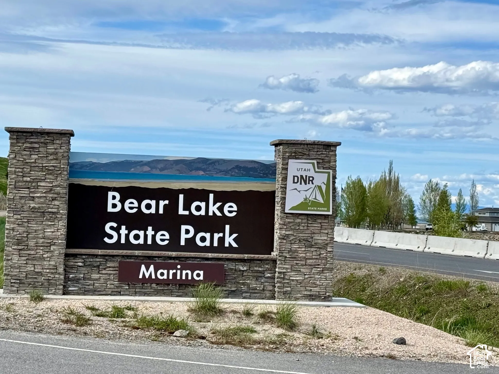 1 minute drive from property to marina