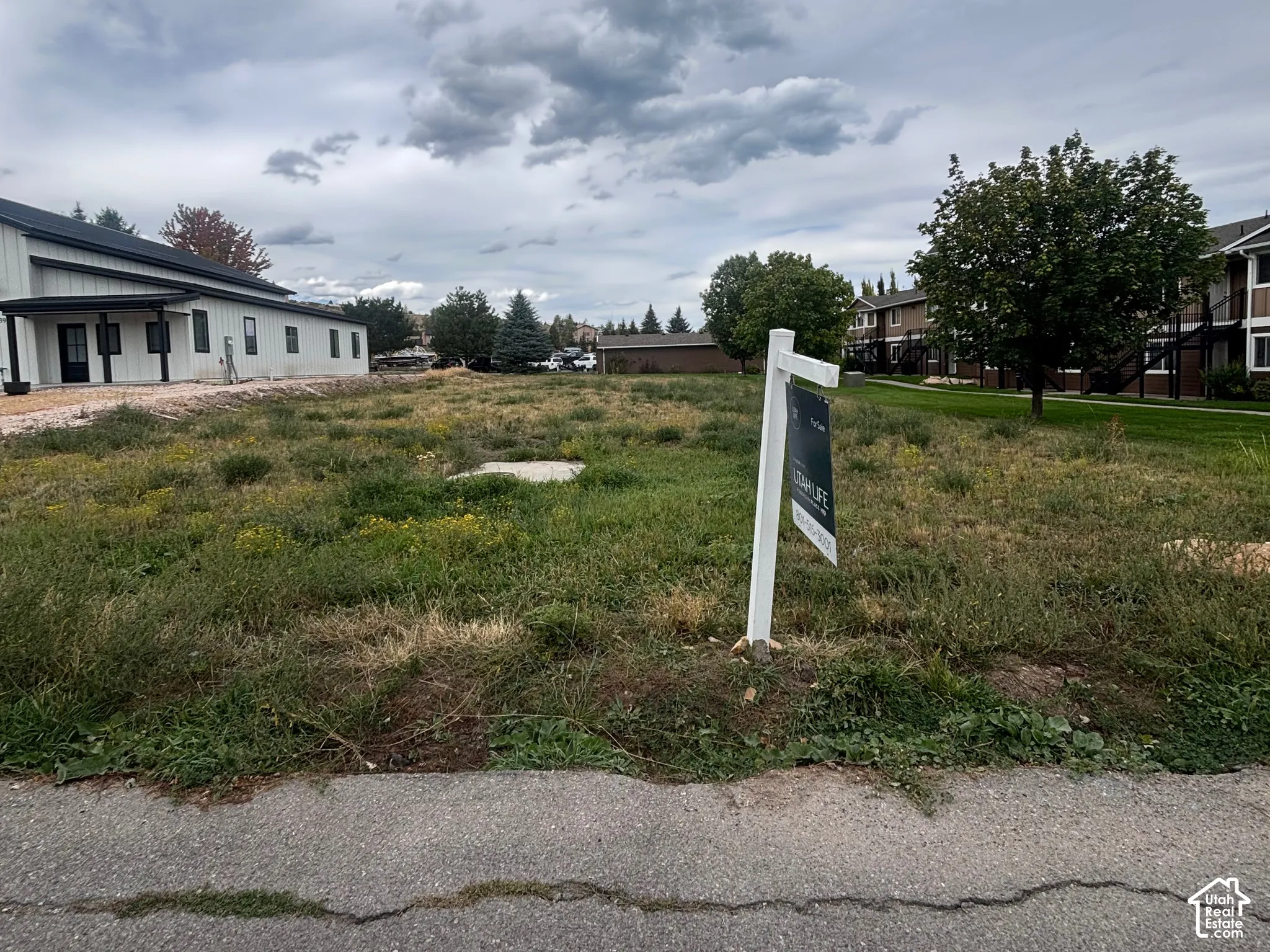 Expansive lot