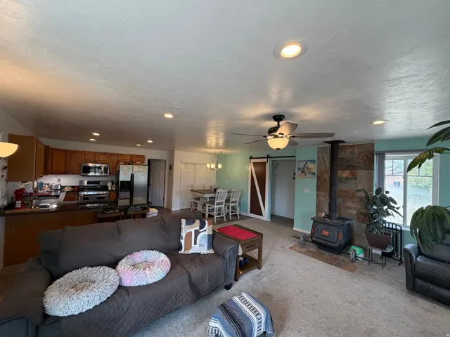 Recessed lighting and ceiling fan in the living area