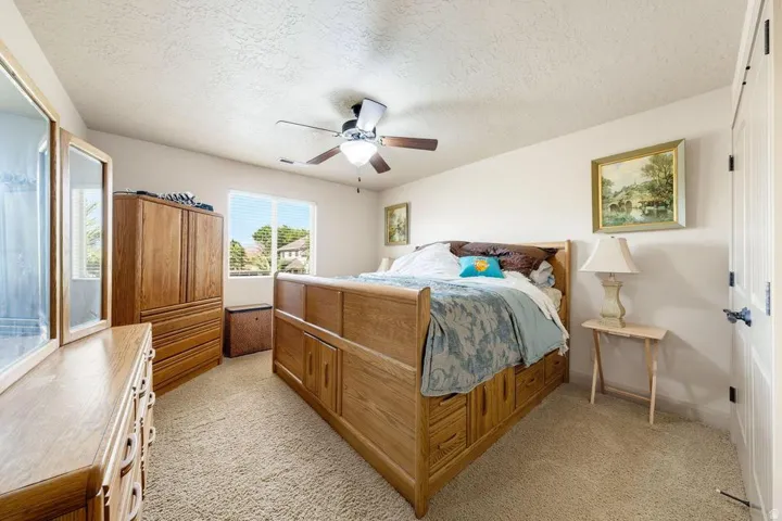 Recessed window, ceiling fan, and light-toned walls