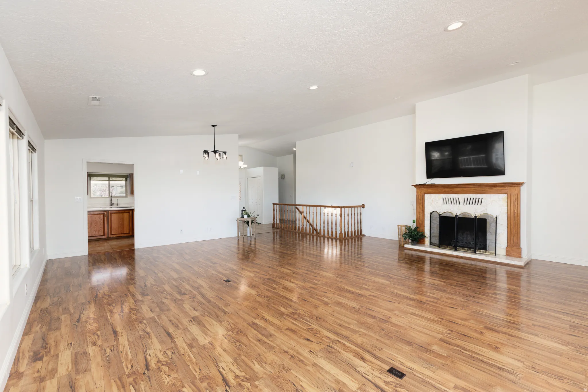 Wood fireplace, plumbed for gas