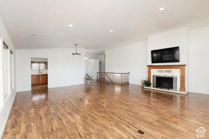 Wood fireplace, plumbed for gas