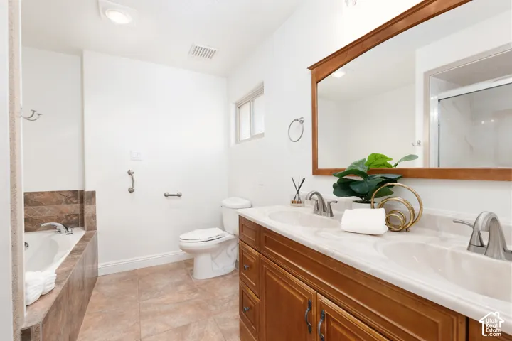 Ensuite primary bathroom
