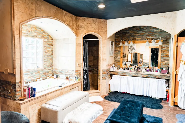 Arched alcoves framing the soaking tub and dual vanity
