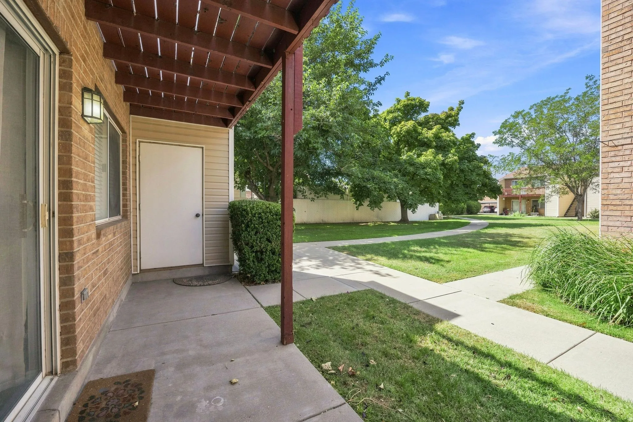 Covered patio with concrete flooring
