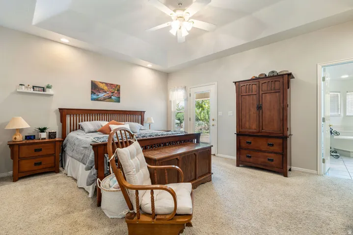 Tray ceiling with recessed lighting and a ceiling fan