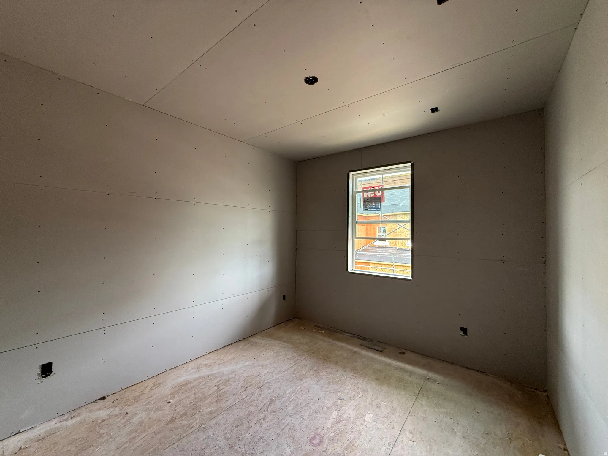 Secondary bedroom (3)