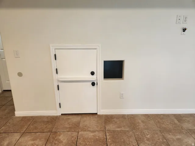 Tiled flooring throughout