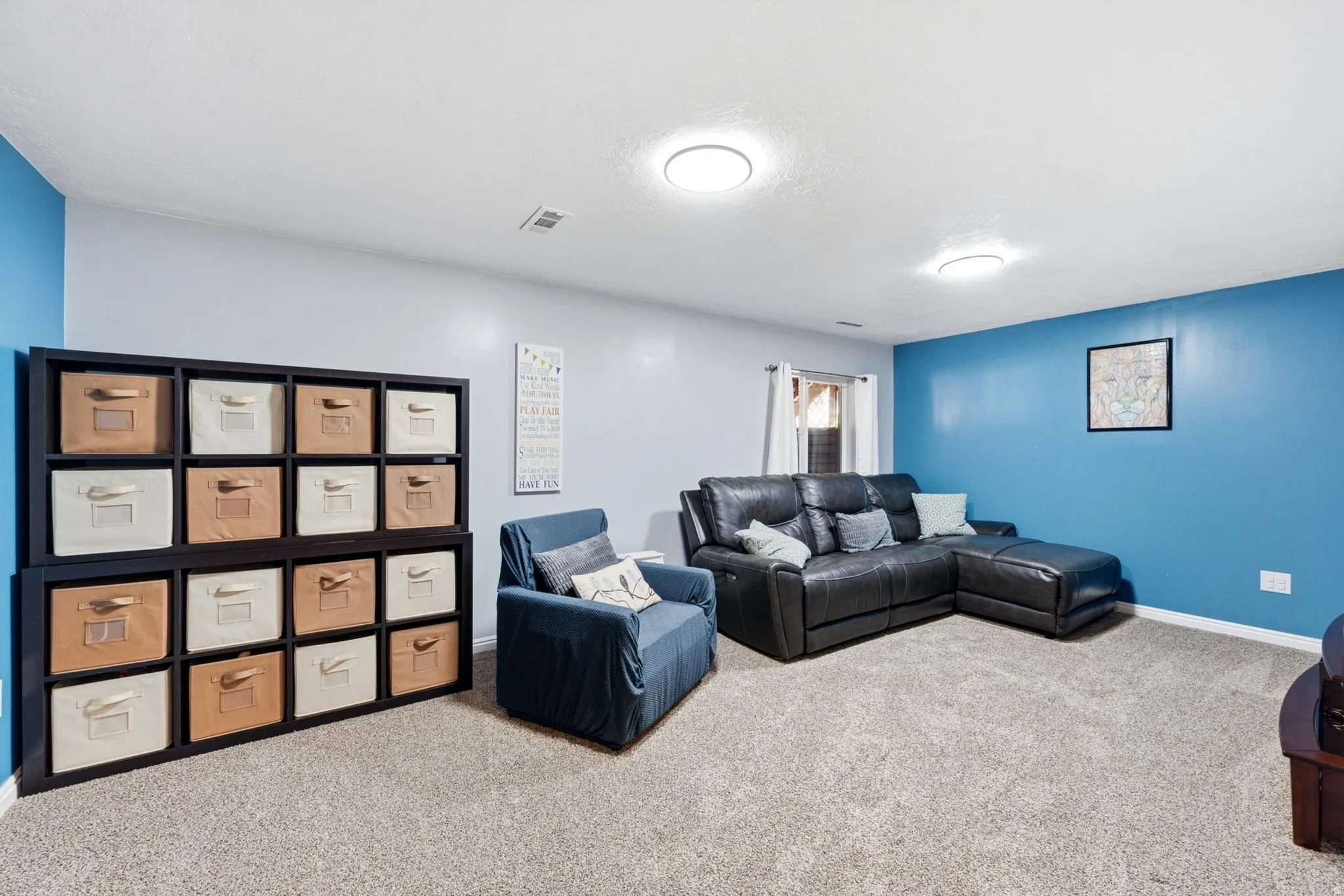 Wall-to-wall carpeting with contrasting accent wall, and ceiling-mounted lighting fixtures