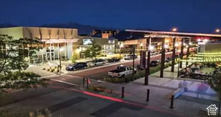 Soda Row - Multi-use complex featuring storefronts, restaurants, coffee shops