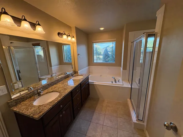 Dual vanity with granite countertop and undermount sinks