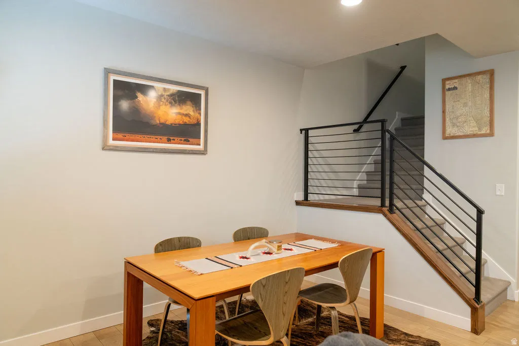 Modern horizontal metal railing