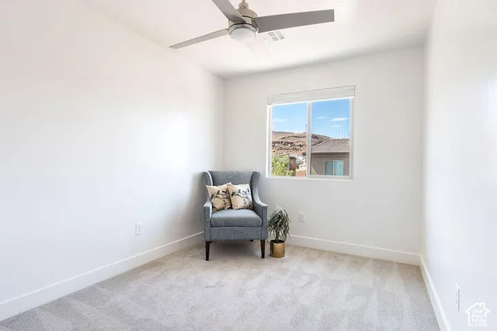 Neutral wall finishes, recessed window, ceiling fan, and carpeted flooring