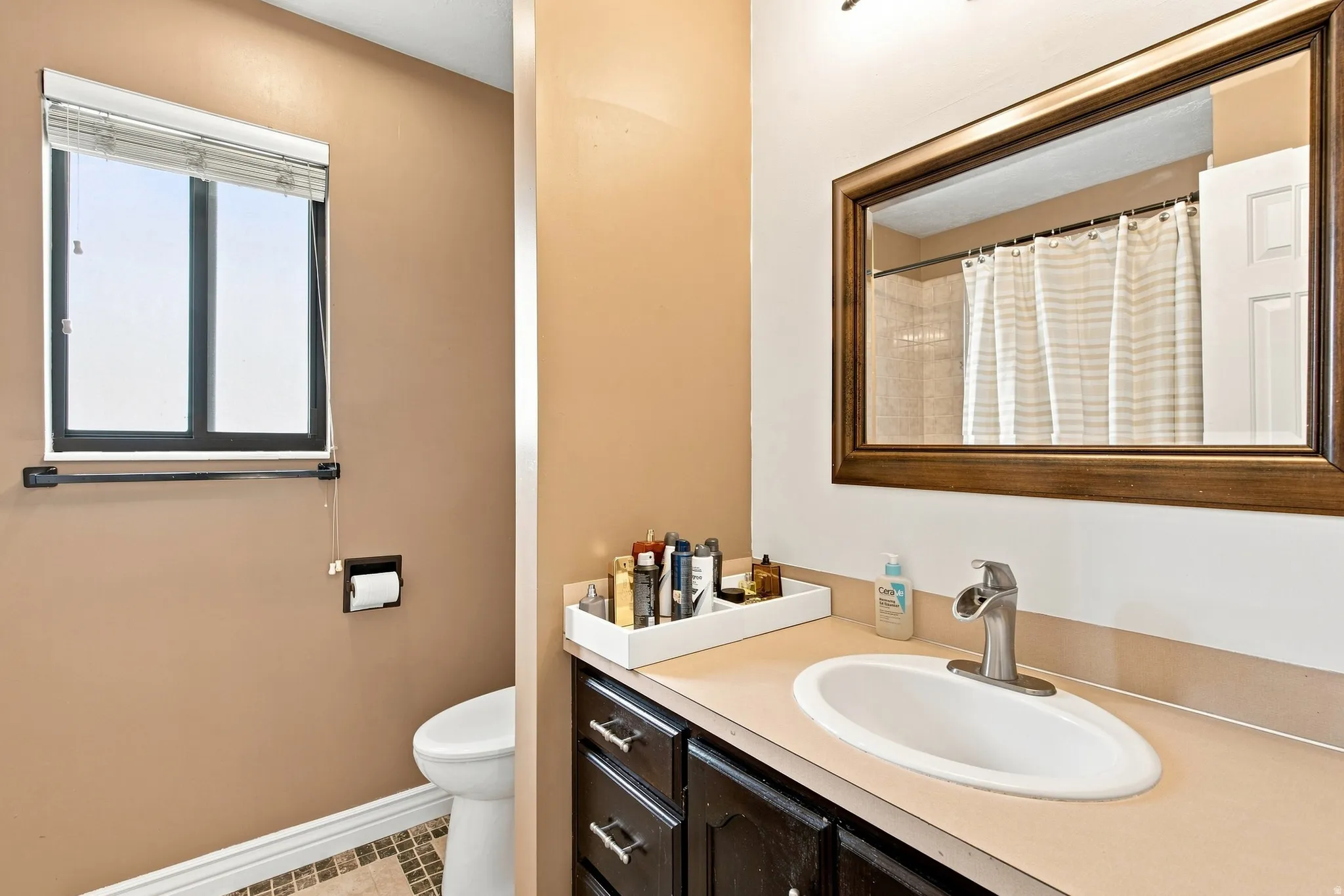 Full bath on 2nd level