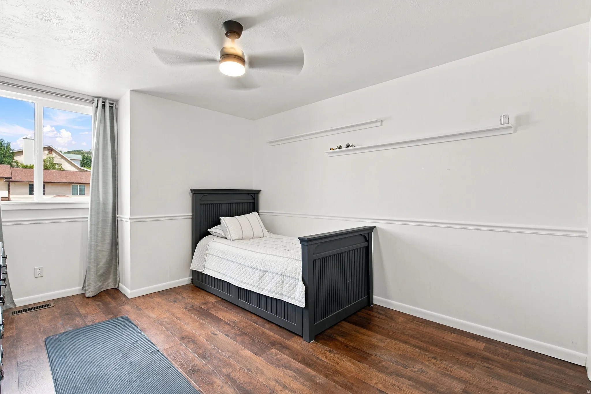 2nd bedroom on 2nd level