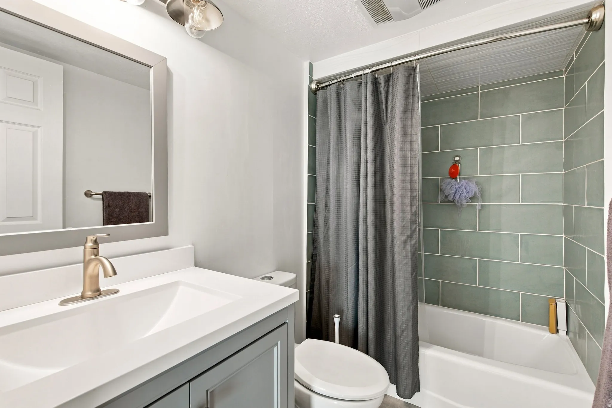 Full bathroom in basement