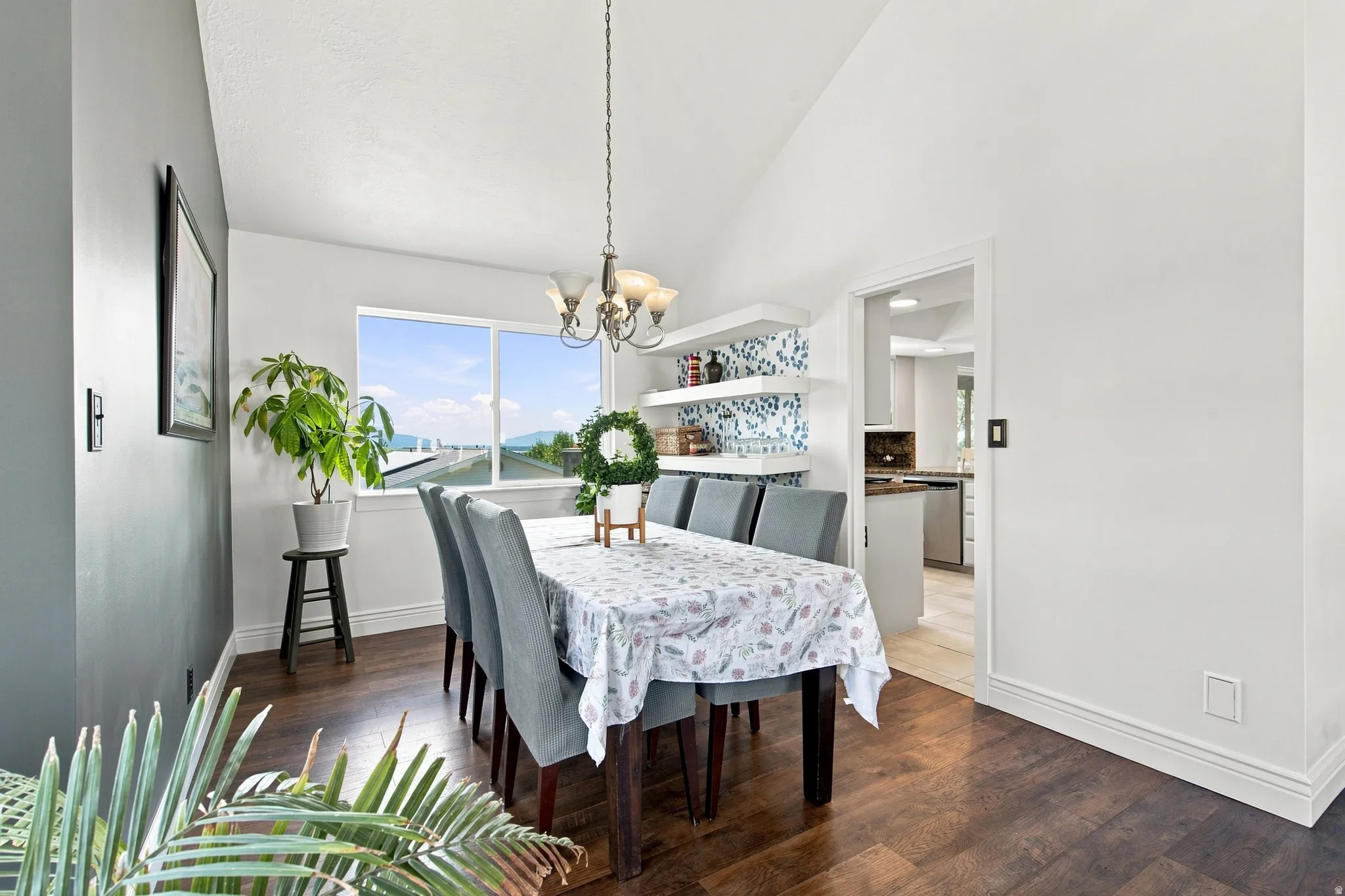 Dining area facing entrance to kitchen