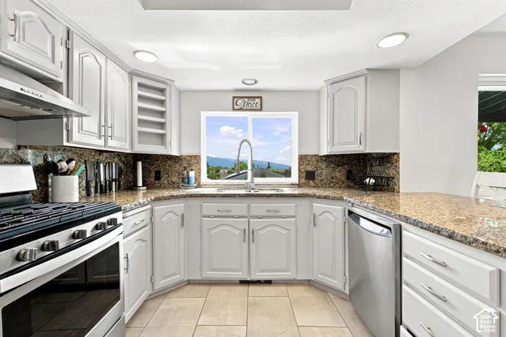 Kitchen with view