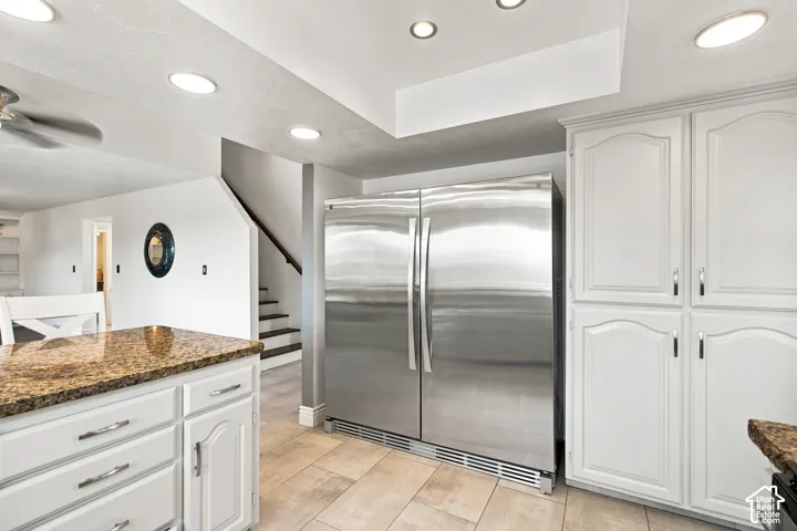 Kitchen with industrial fridge (included)