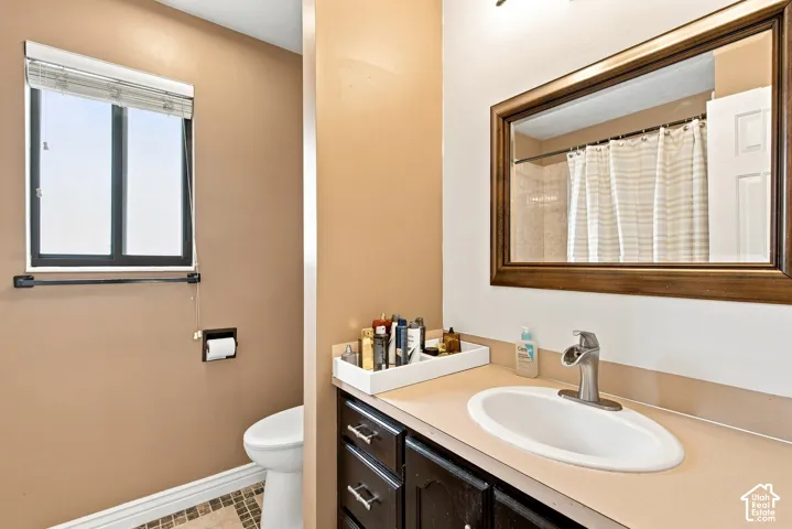 Full bath on 2nd level