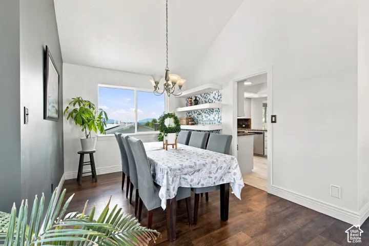 Dining area facing entrance to kitchen