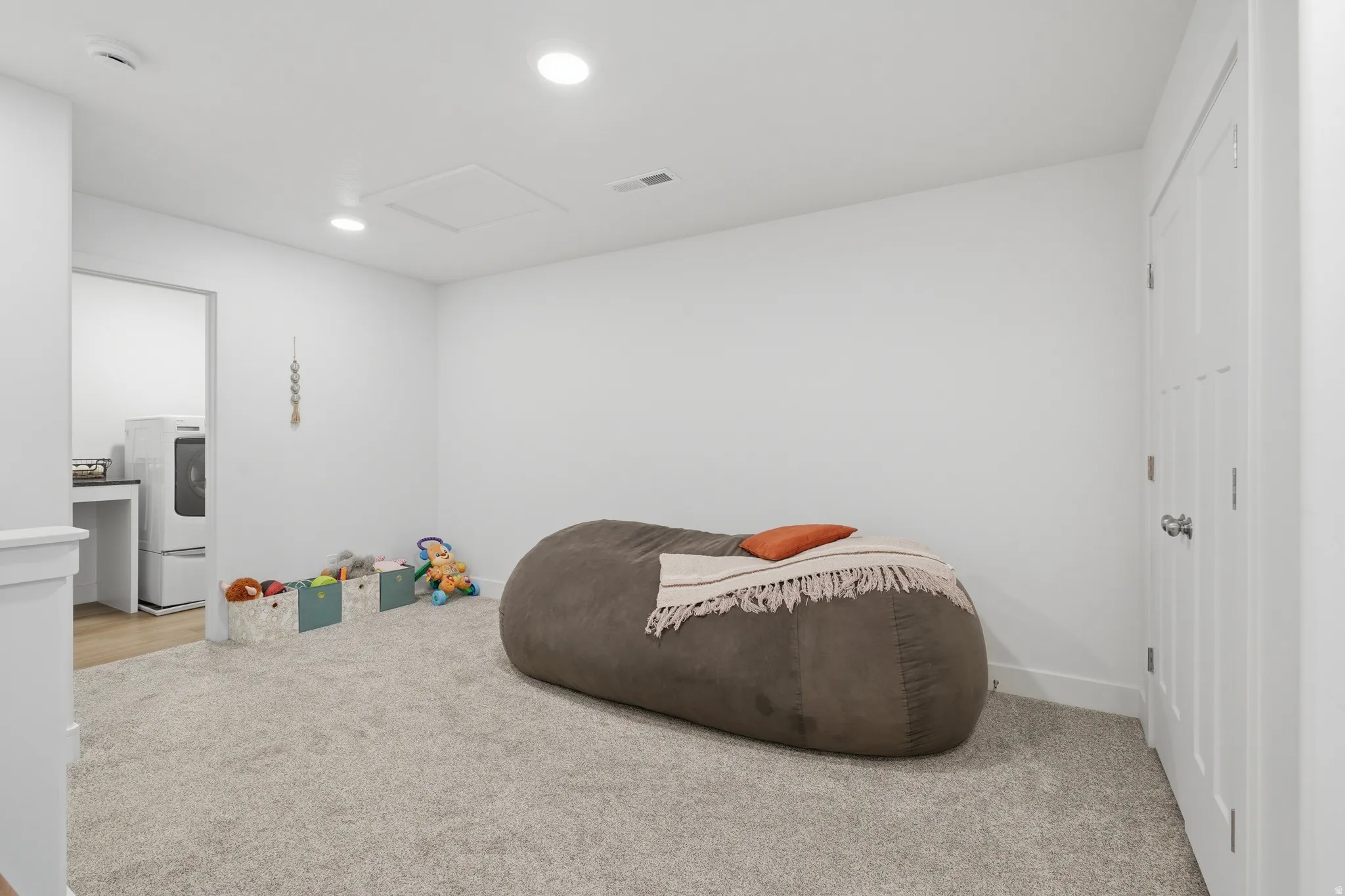 Bonus room/living room area on level 2