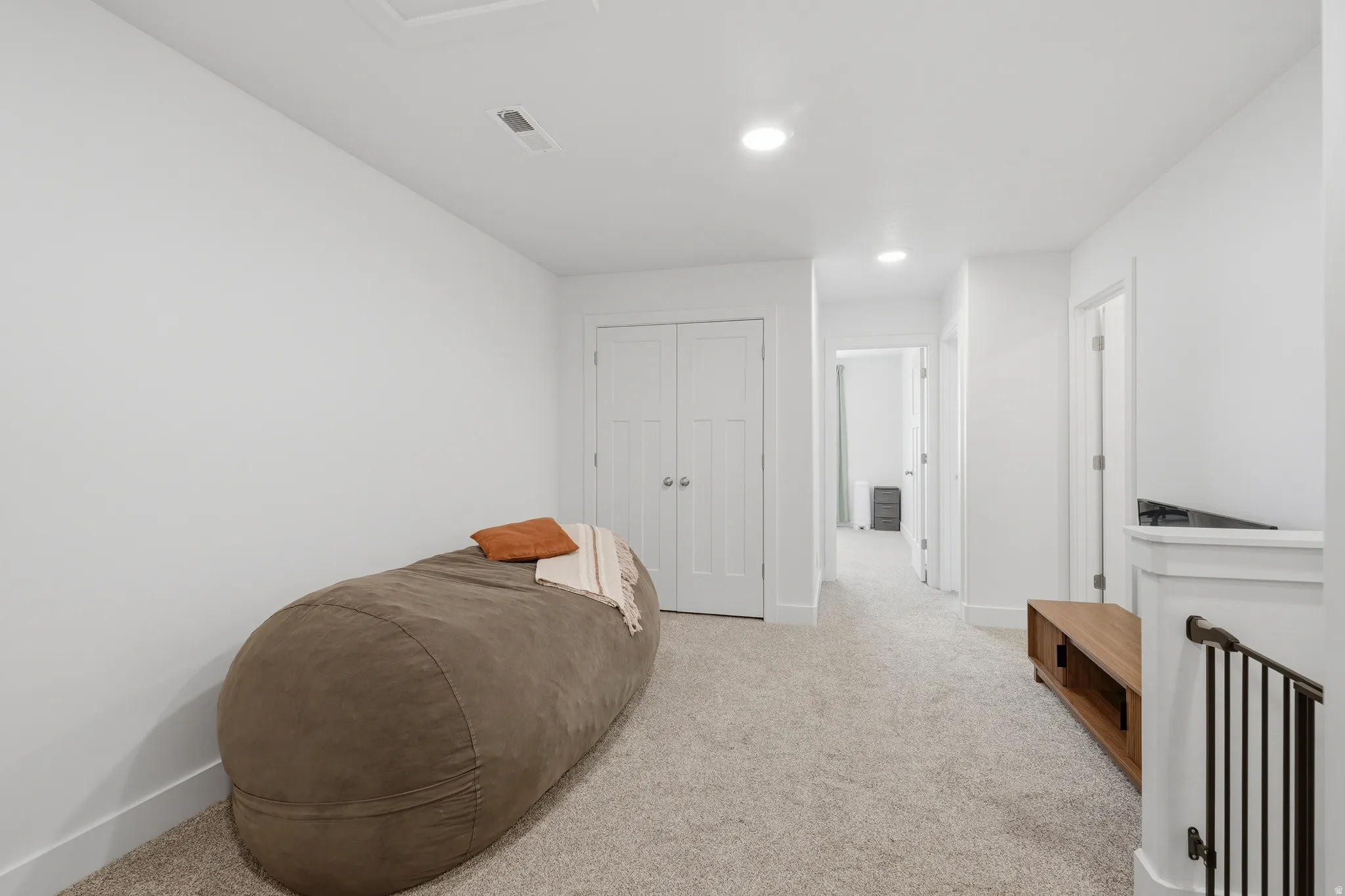 Bonus room/living room area on level 2