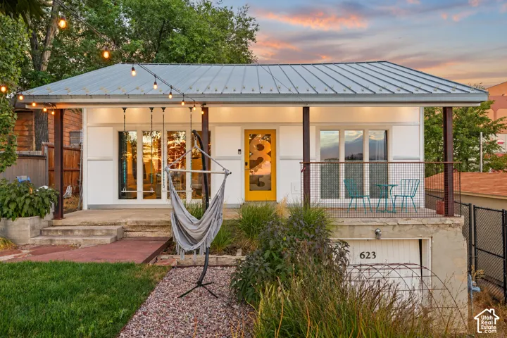 Sellers are offering to paint the exterior for an interested buyer- this shows what it could be instead of the current vintage pink color
