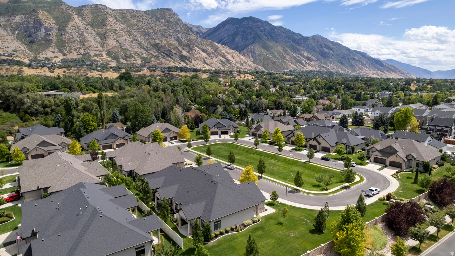 Neighborhood featuring a central park space and mature landscaping