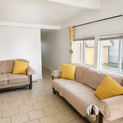 Vaulted ceiling with exposed beams