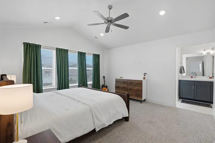 Vaulted ceiling with recessed lighting and ceiling fan