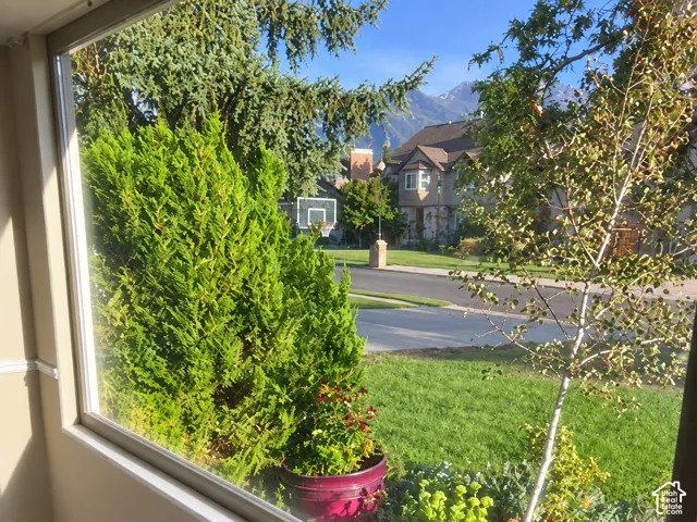 View from livingroom to the mountains on the east