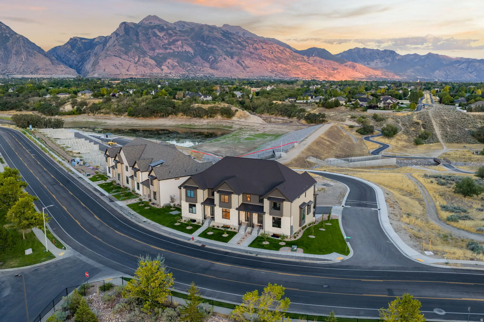 Unobstructed Views! (No Future Developments - City Owned Land)