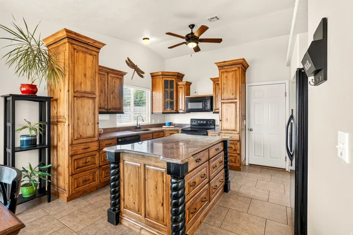 172 E 100 S, Ivins, Utah 84738