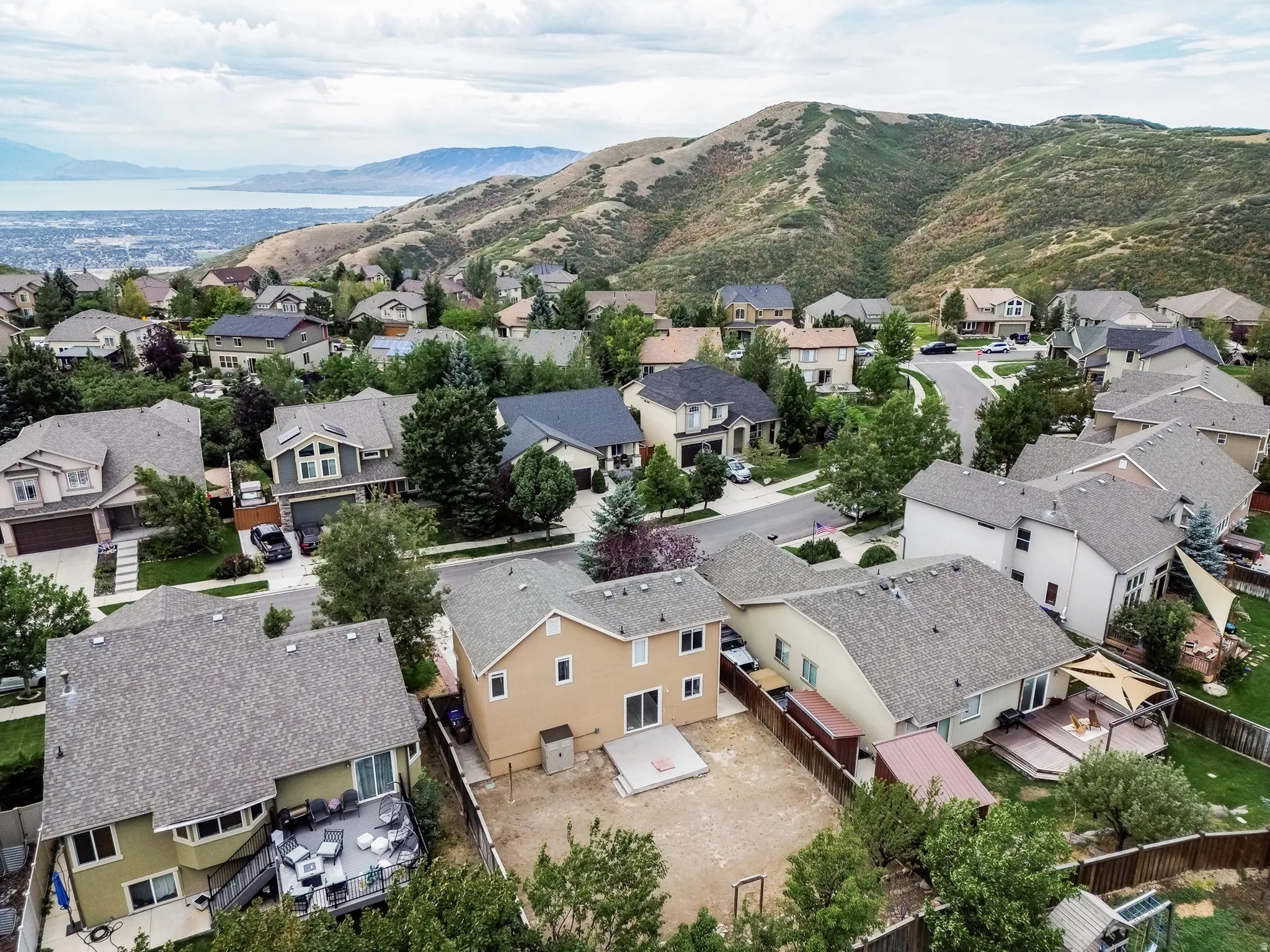 Neighborhood setting with established residences and extensive mountain scenery