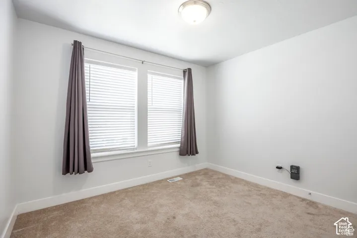 Neutral-toned carpet flooring