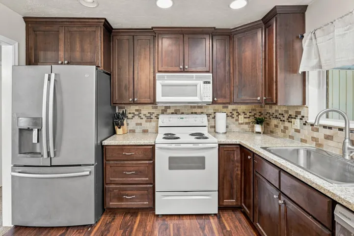 Kitchen featuring a tile backsplash
