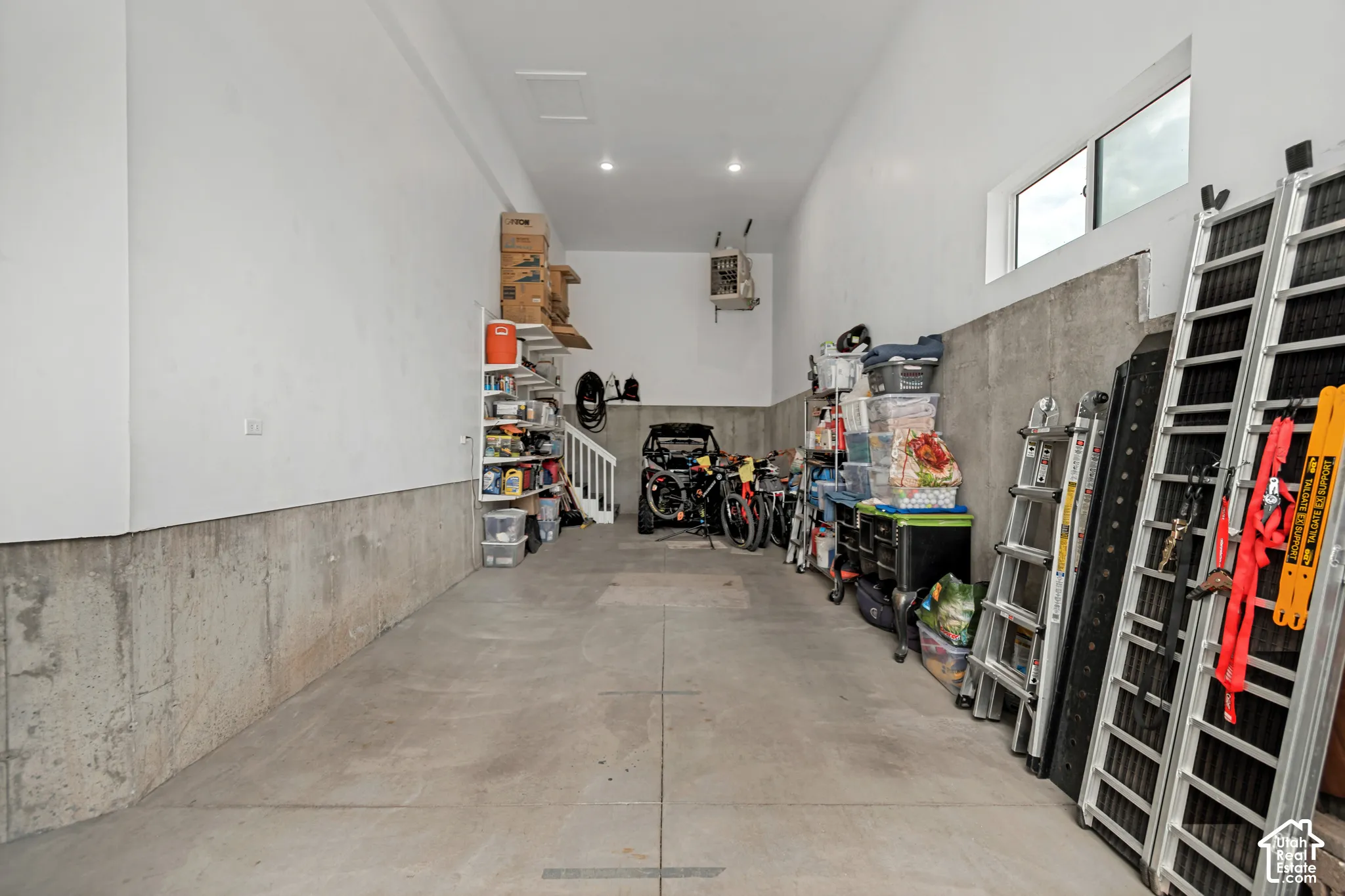 Heated RV Garage w/ RV Plug In